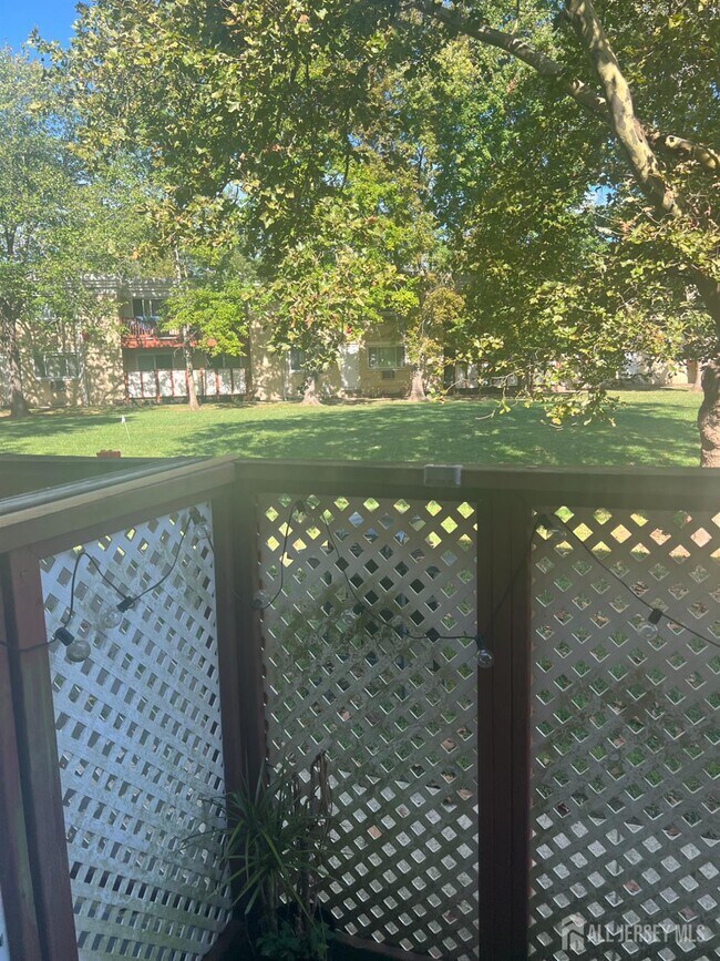 Foto del edificio - 18 Lake Ave