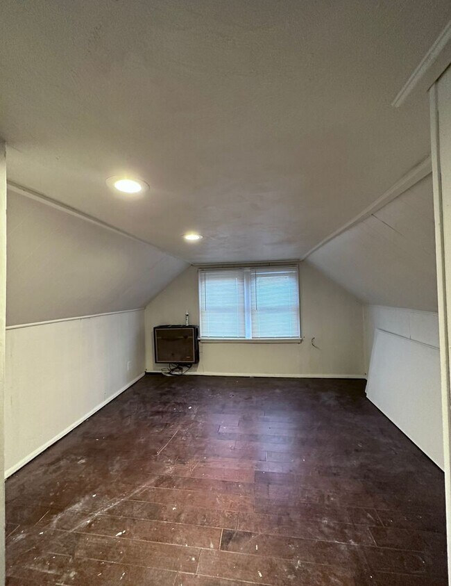 Building Photo - 11117 Melba Ave