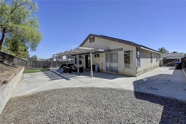 Building Photo - 27507 Fallbrook Ct