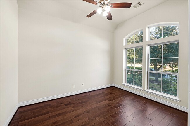 Foto del edificio - 28011 Hallimore Dr