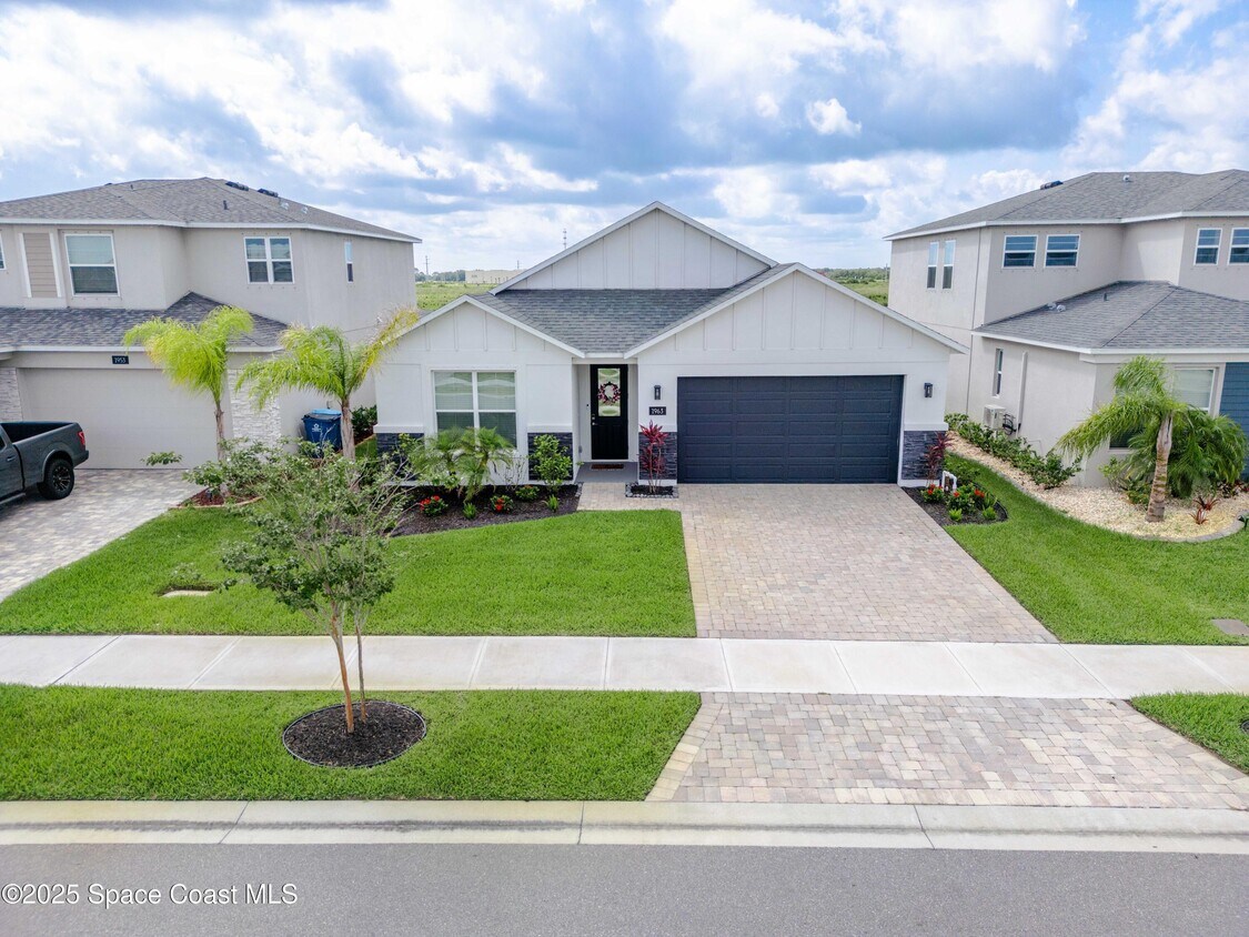 Foto principal - 1963 Middlebury Drive