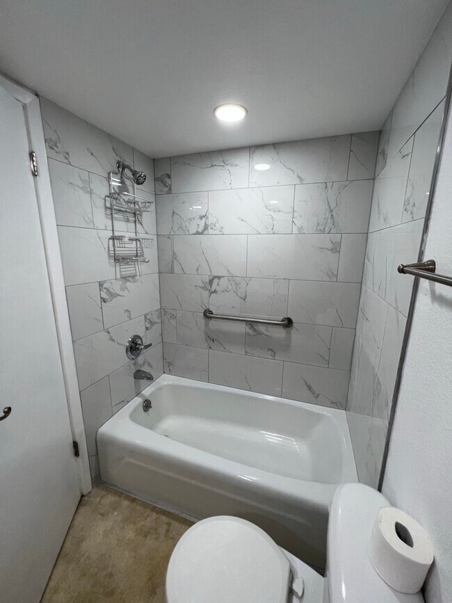 Baño principal - 2227 Canyon Blvd