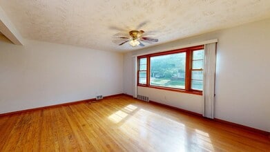Building Photo - 3239 Silsby Rd