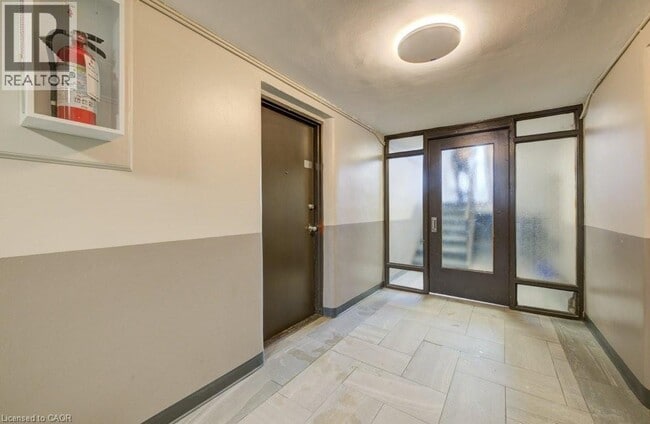 Building Photo - 94 King Edward Ave