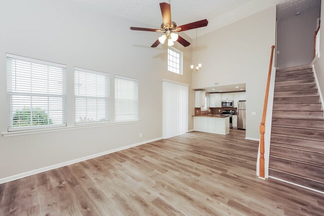Building Photo - 1255 W Oaks Way