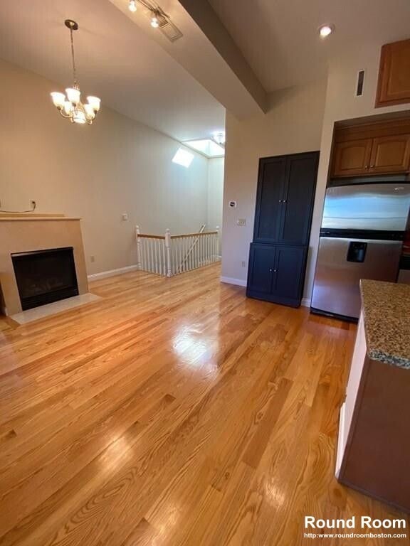 Building Photo - 261 W 2nd St