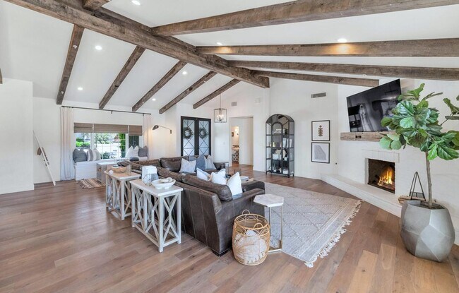Foto del edificio - Rates Vary: $19,995 - $39,995