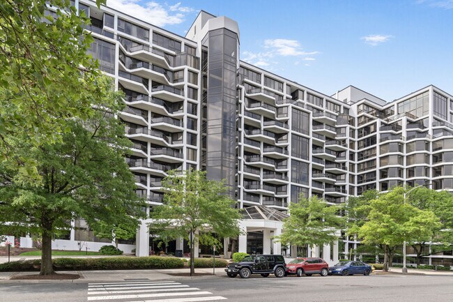 Building Photo - 1530 Key Blvd
