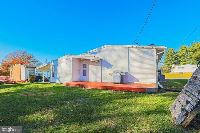 Building Photo - 2421 Lightfoot Dr