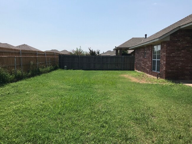 Building Photo - 7604 Sandlewood Dr