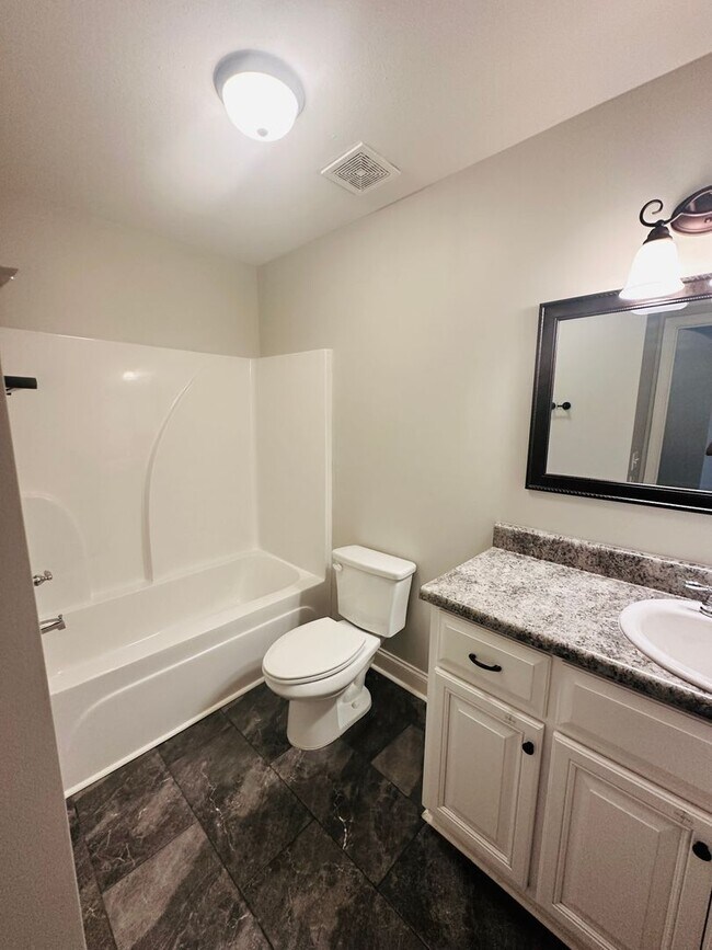 Foto del edificio - Adorable 3 bed 2 bath in Prime Location!