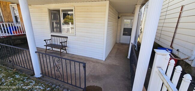Building Photo - 510 N Bromley Ave