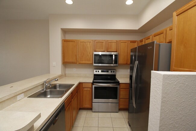 Building Photo - 105 Turpial Way