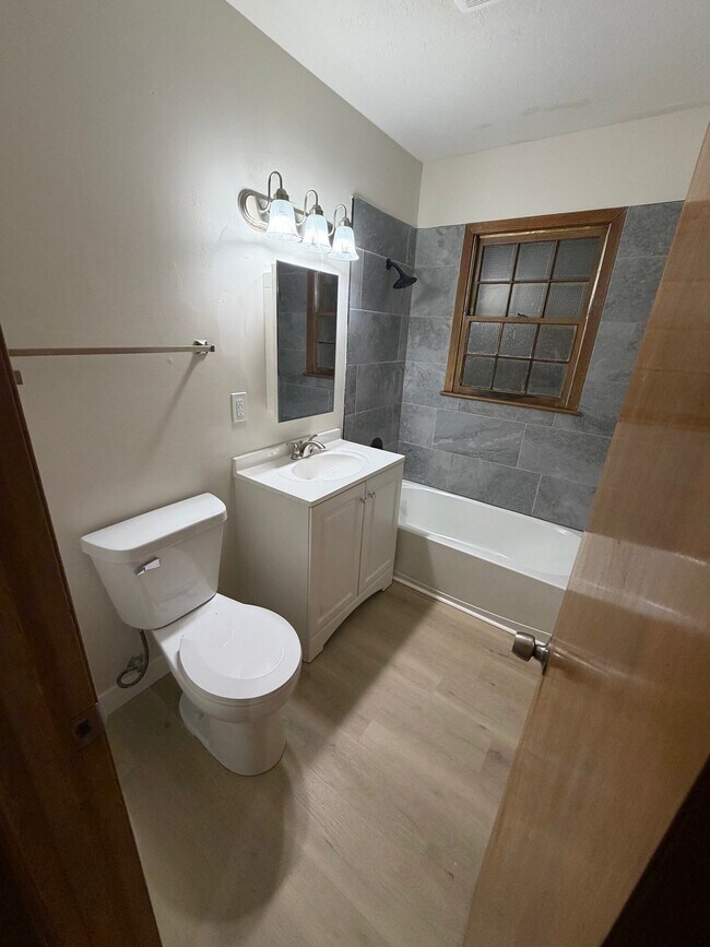 Foto del edificio - 2514 N 79th St