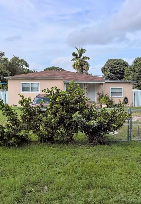 Primary Photo - 14350 N Miami Ave