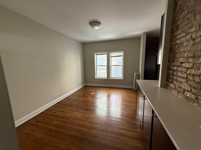 Building Photo - 838 E 53rd St