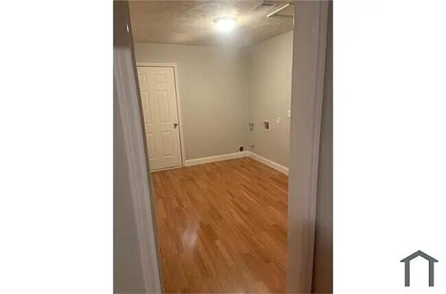 Building Photo - 2395 Hybrook Ln