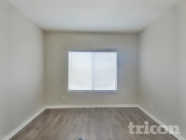 Foto del edificio - 1406 W Emerald Ave