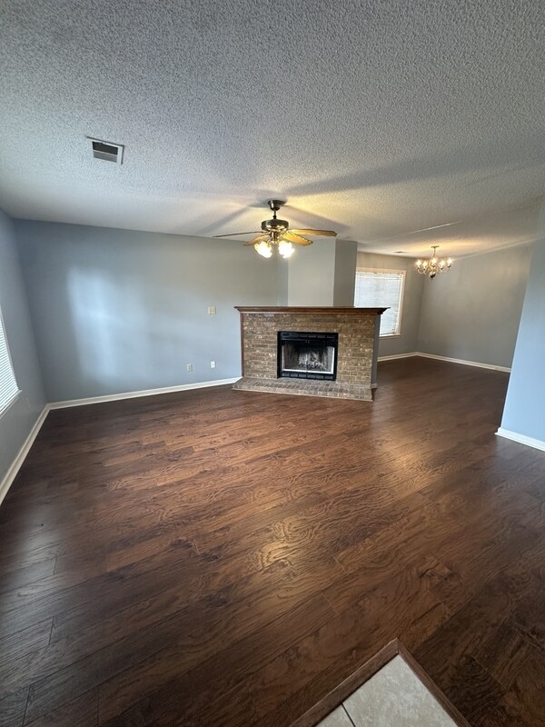 Building Photo - 8200 Town N Country Dr