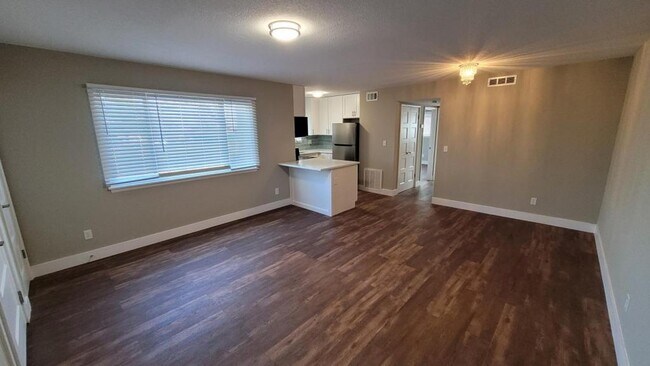 Building Photo - 6000 Metcalf Lane 1A Overland Park KS 66202