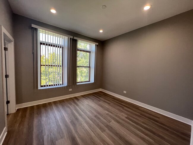 Building Photo - 1227 W Ohio St