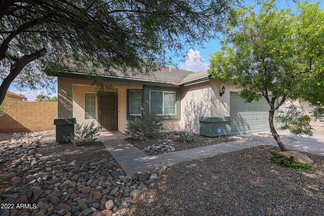 Foto del edificio - 15126 W Woodlands Ave