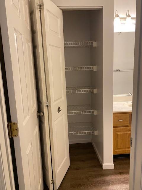 Building Photo - Charming 1Br + Den, Close to West End, Gre...