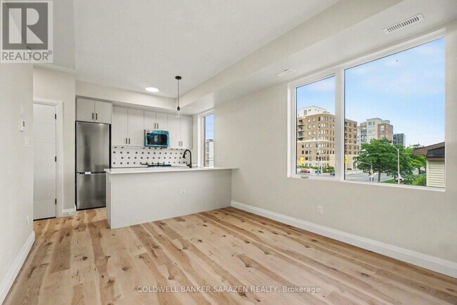 Photo du bâtiment - 42 McArthur Ave.