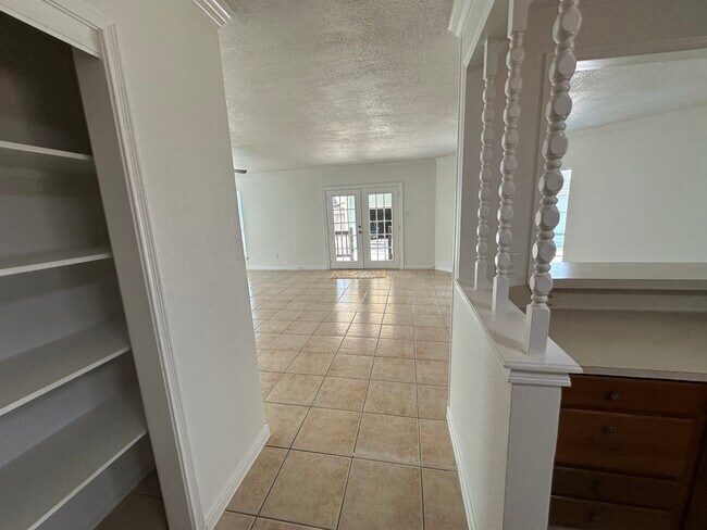 Foto del edificio - 7811 Helmers St