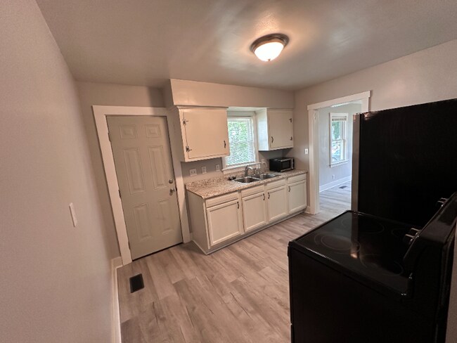 Building Photo - 1228 Commerce Ave