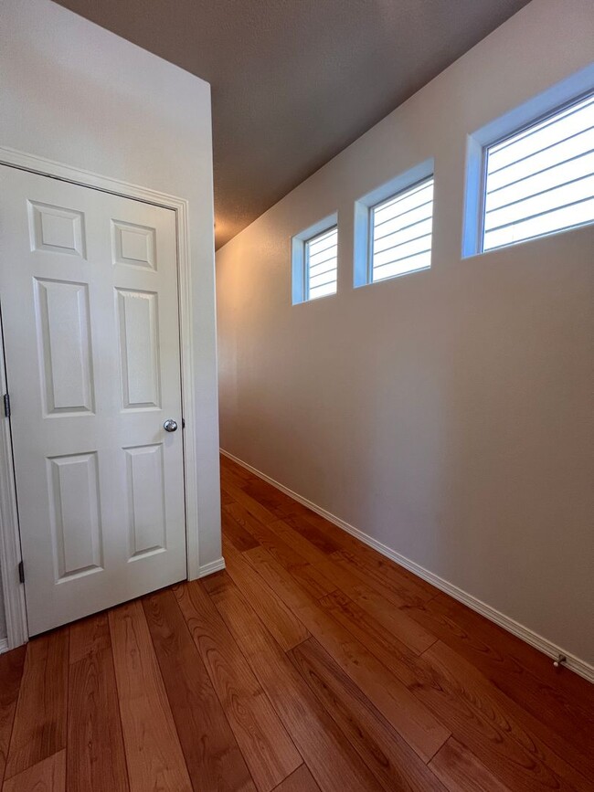 Building Photo - 4 Bedroom Near Vancouver Mall & Peace Health