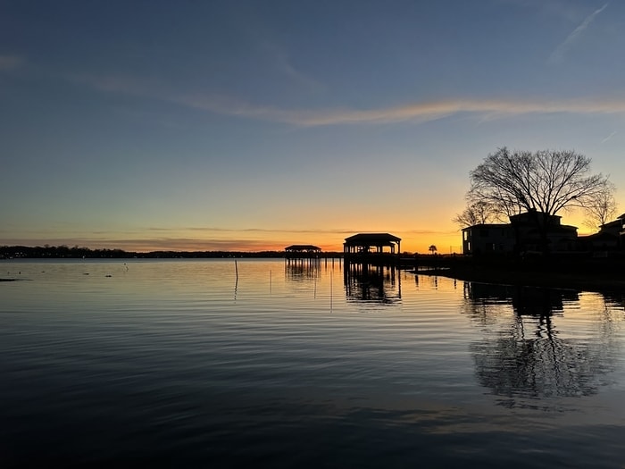 Building Photo - Stunning Waterfront Home!