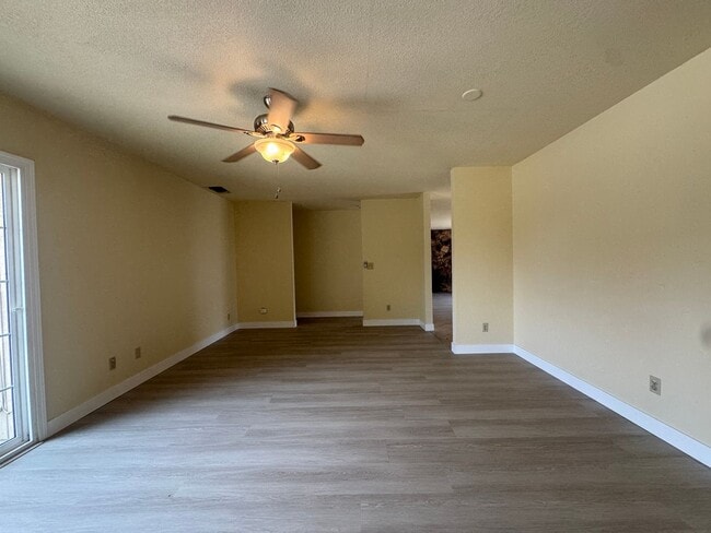 Building Photo - 18 Tearpak Ct