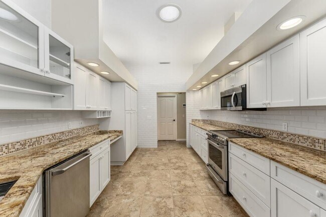 Foto del edificio - 4 bedroom in Gainesville FL 32606