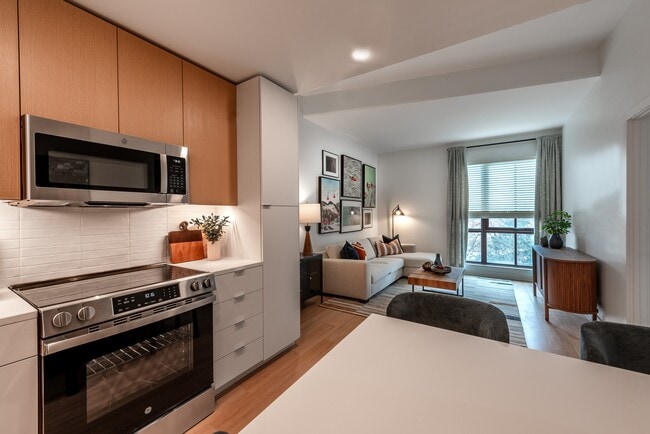 Building Photo - Everly