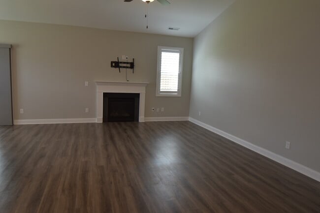 Building Photo - 3005 Primrose Ln