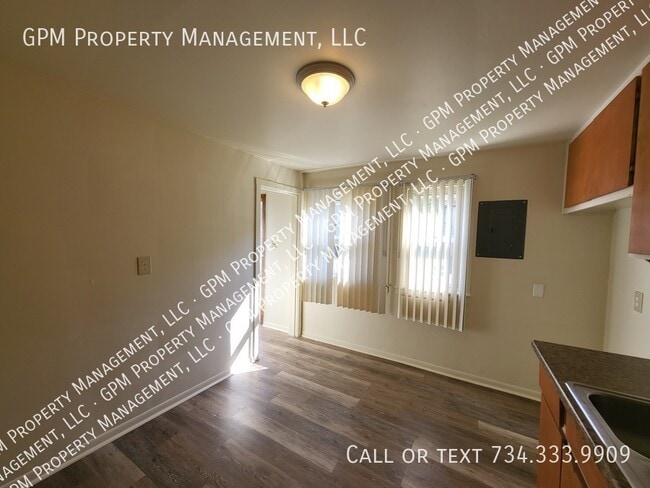 Building Photo - 2039 Dryden St