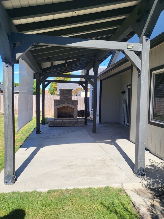 Foto del edificio - 3 bed 2 bath Home for Rent in Grants Pass
