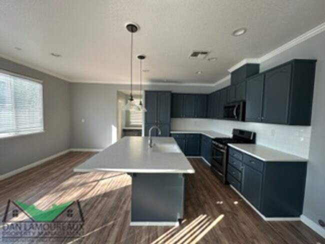 Building Photo - 4 br, 2.5 bath House - 1826 Lowe Dr