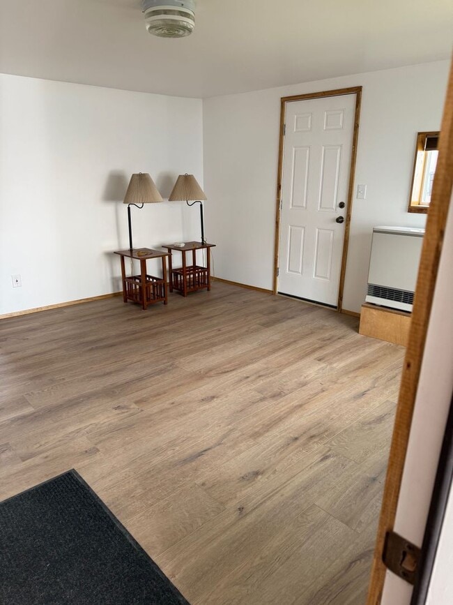 Building Photo - Charming 1 bedroom, 1 bathroom home available in Belgrade!