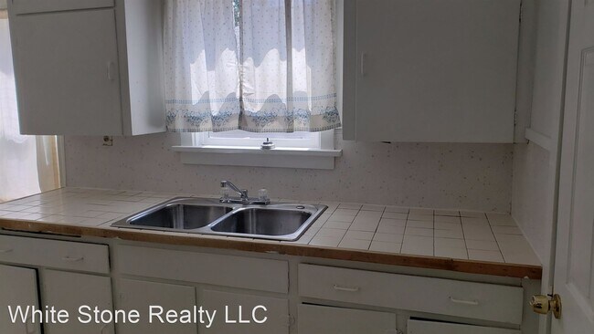 Building Photo - 2 br, 1 bath House - 821 8th Street