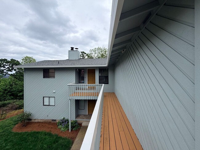 Building Photo - Brand New Flooring and Paint Upper Level Duplex