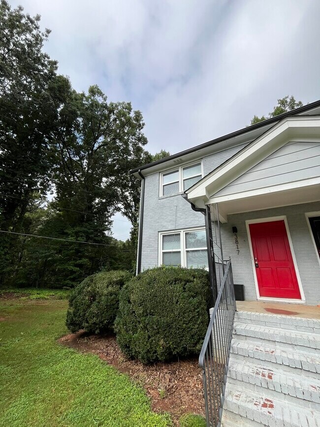 Building Photo - 3817 Lupton Cir