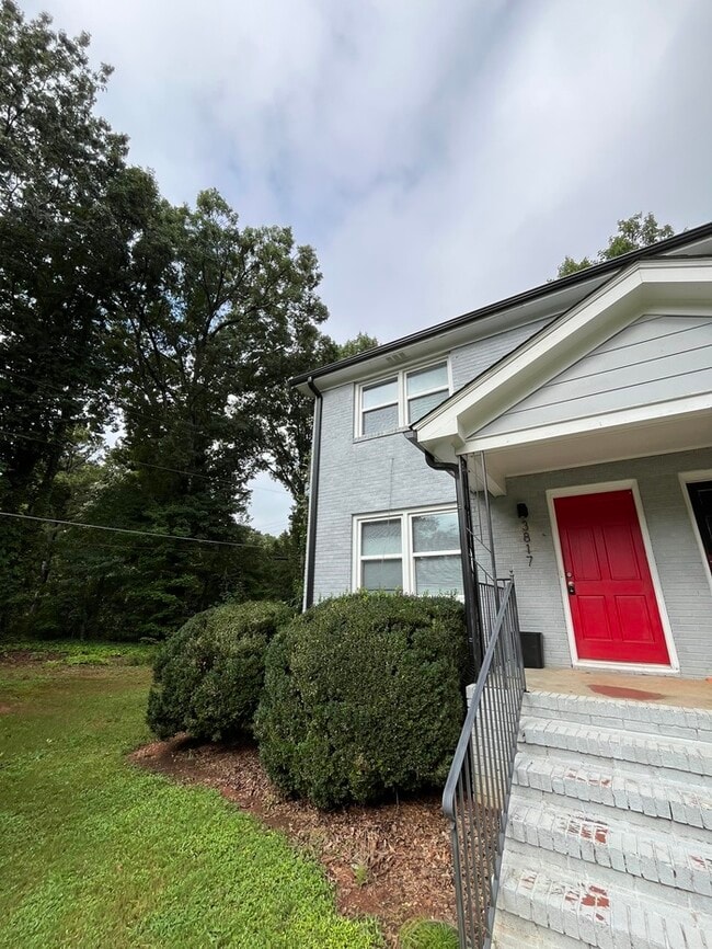 Building Photo - 3817 Lupton Cir