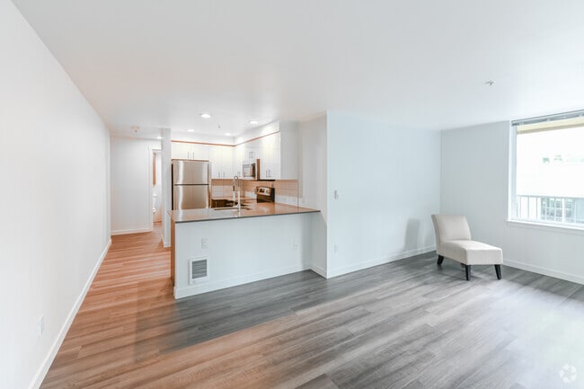 1BR, 1BA - 550SF - Lake Union Tower