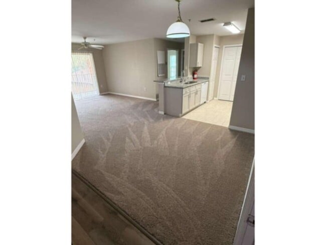 Building Photo - 2 bed 2 bath condo at CYPRESS FARIWAY