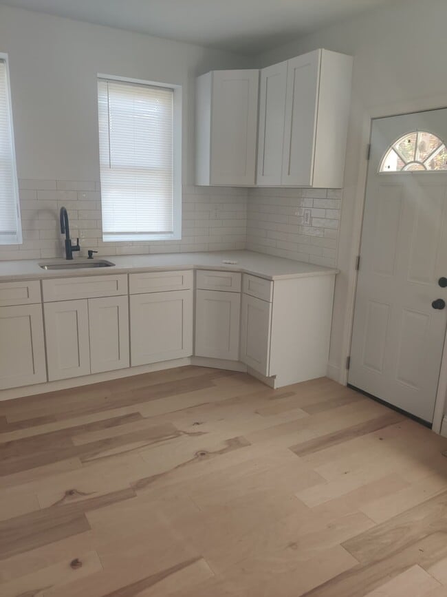 Foto del edificio - 1620 Lindley Ave