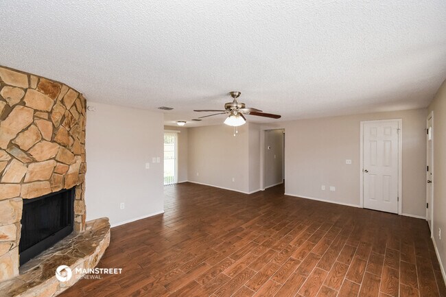 Foto del edificio - 2654 Pinewood Blvd E