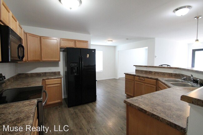 Building Photo - 4 br, 2.5 bath House - 831 Yale Street