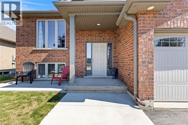 Building Photo - 92 White Water Dr